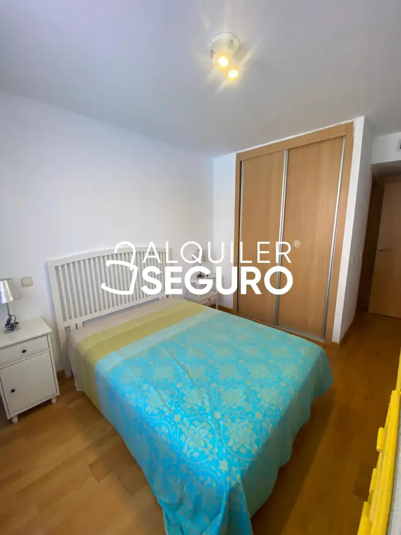 Dormitori de Pis de lloguer en Guadalajara amb Calefacció, Terrassa i Piscina