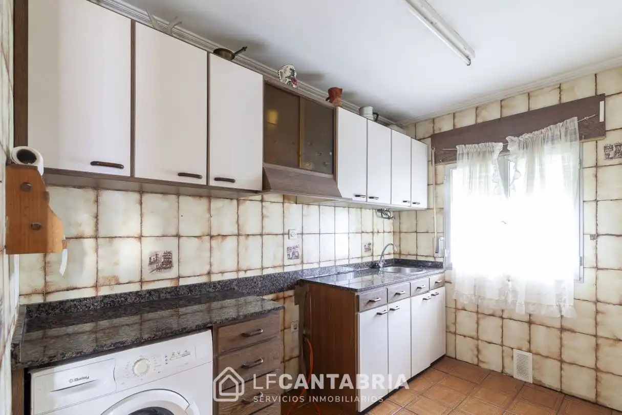 Kitchen of Houses for sale in Santander  with Heating, Private garden and Balcony