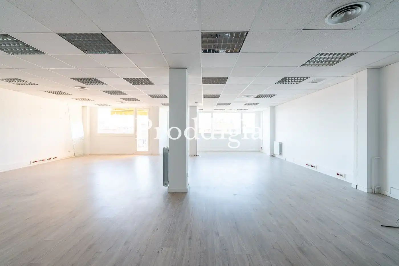 Bureau avec ascenseur à louer à Tuset