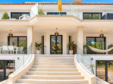 Villa con balcone in vendita a Costa de la Calma