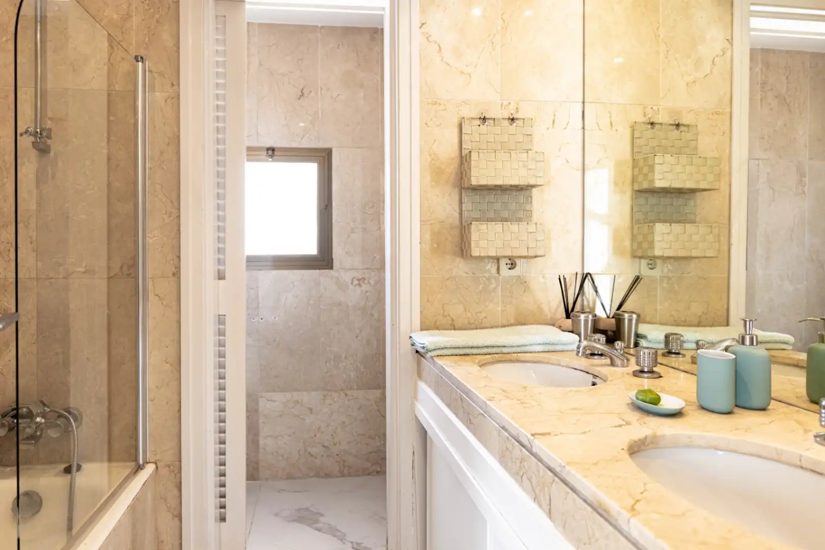 Bathroom of Flat for rent in Marbella  with Air Conditioner, Heating and Terrace