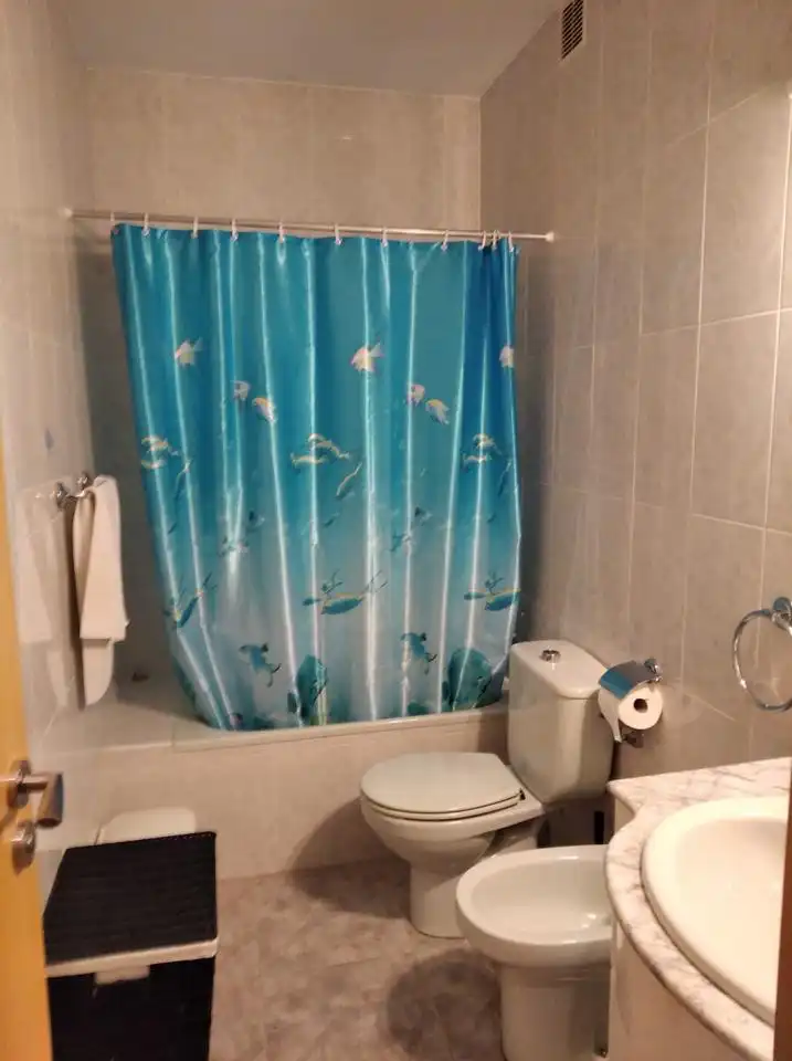 Badezimmer von Erdgeschoss zum Verkauf in Plasencia mit Möbliert