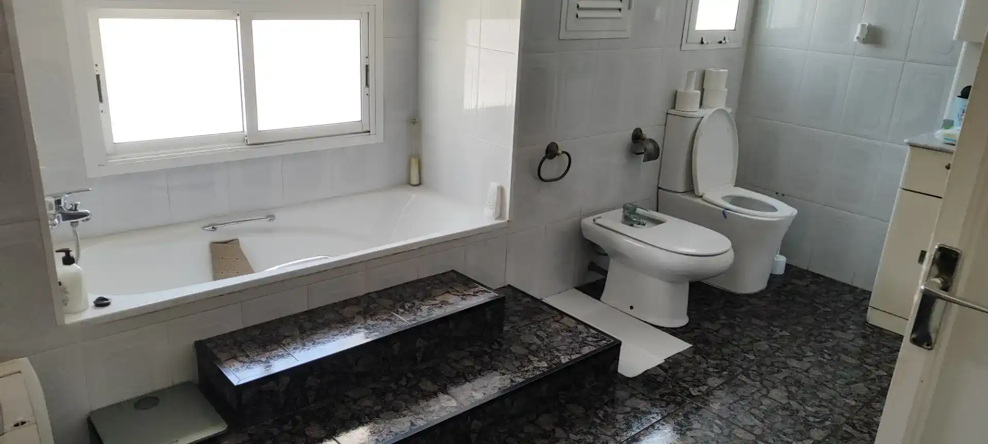 Baño de Casa o chalet en venta en Sant Boi de Llobregat con Aire acondicionado, Jardín privado y Parquet