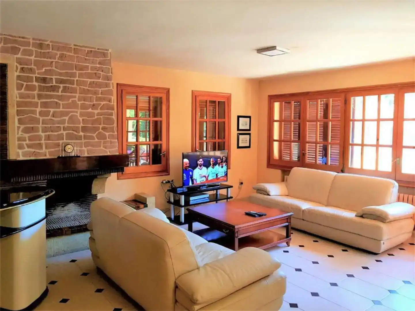 Sala d'estar de Casa o xalet de lloguer en Lloret de Mar amb Aire condicionat, Piscina i Moblat