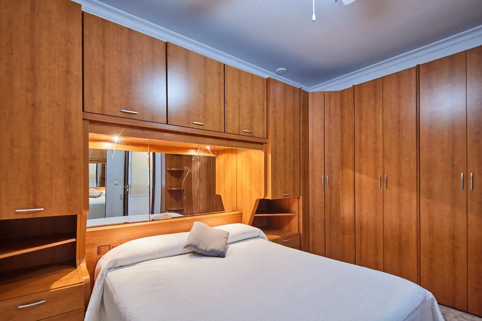 Schlafzimmer von Wohnung zum Verkauf in Cádiz mit Klimaanlage, Abstellraum und Balkon