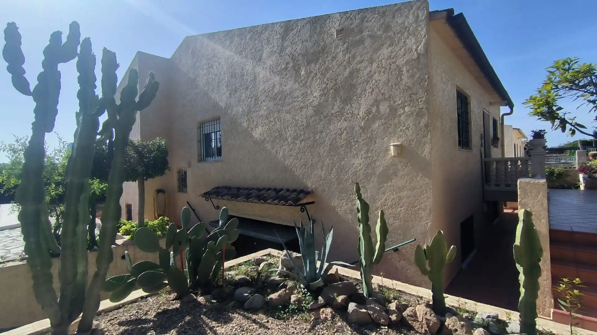 Vista exterior de Casa o chalet en venta en La Nucia con Calefacción, Jardín privado y Terraza