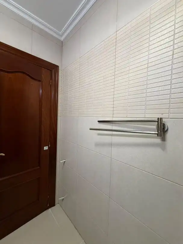 Badezimmer von Wohnung zur Miete in Laviana mit Heizung und Balkon