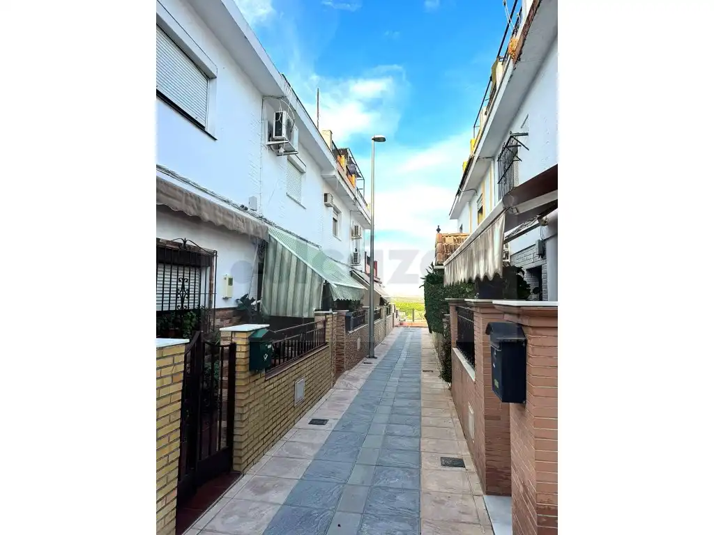 Vista exterior de Casa o xalet en venda en Coria del Río