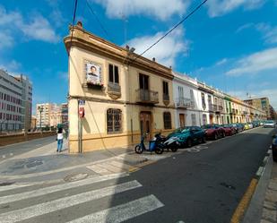 Exterior view of Single-family semi-detached for sale in  Valencia Capital  with Terrace and Balcony