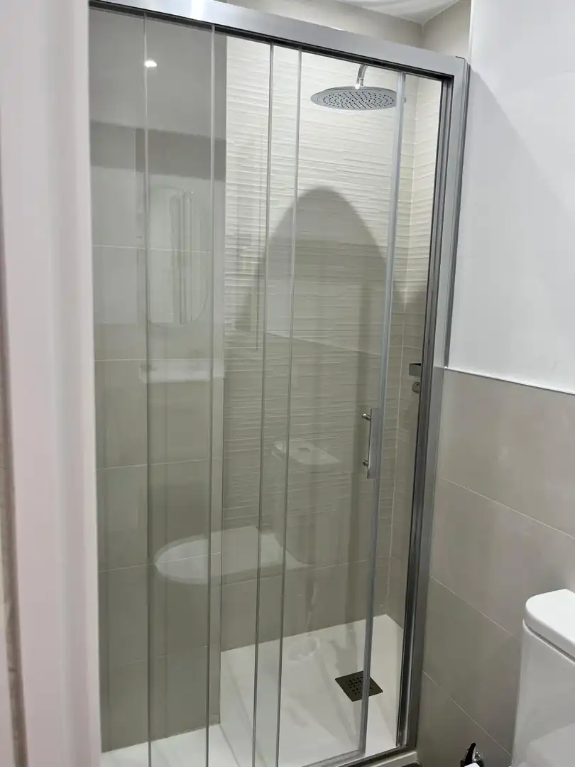 Bathroom of Flat for rent in Madrid  with Air Conditioner, Heating and Parquet flooring