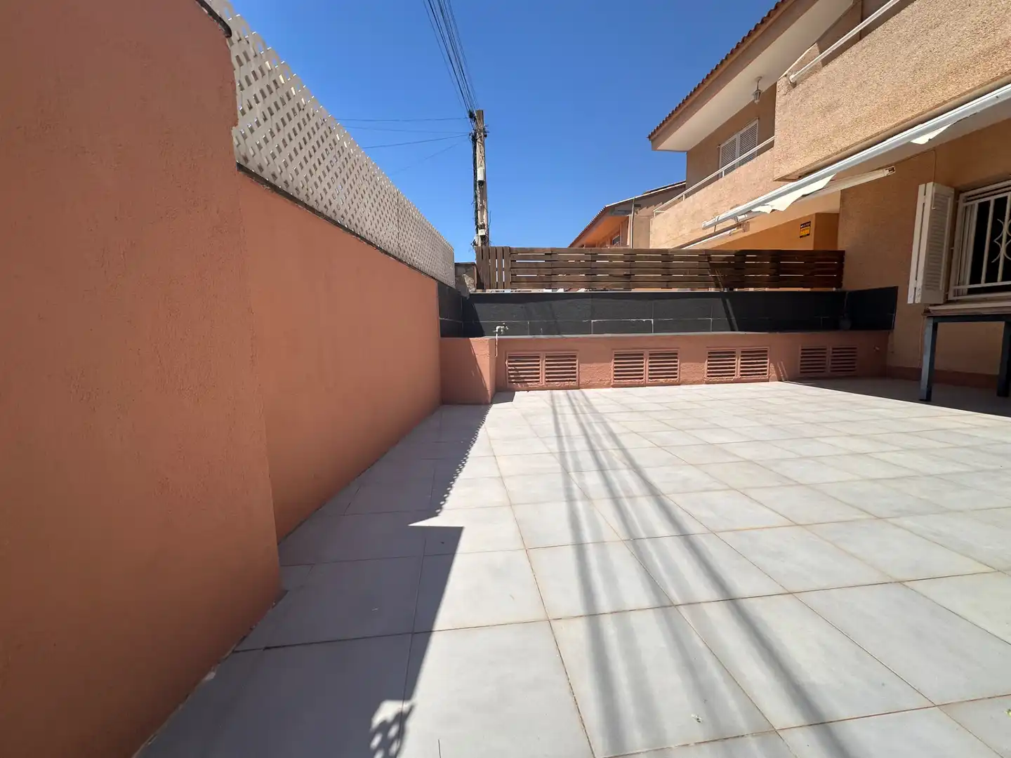 Terrasse von Einfamilien-Reihenhaus zum Verkauf in El Catllar  mit Heizung, Privatgarten und Parkett