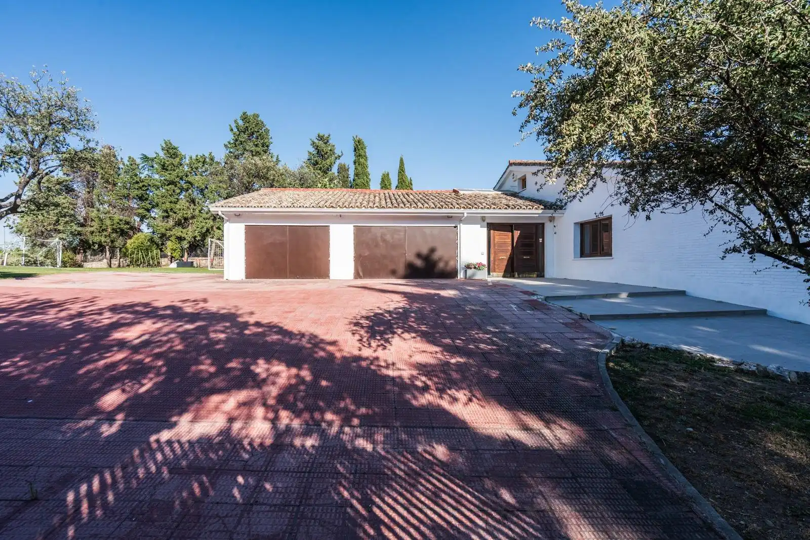 Vista exterior de Casa o chalet en venta en Las Rozas de Madrid con Aire acondicionado, Calefacción y Jardín privado