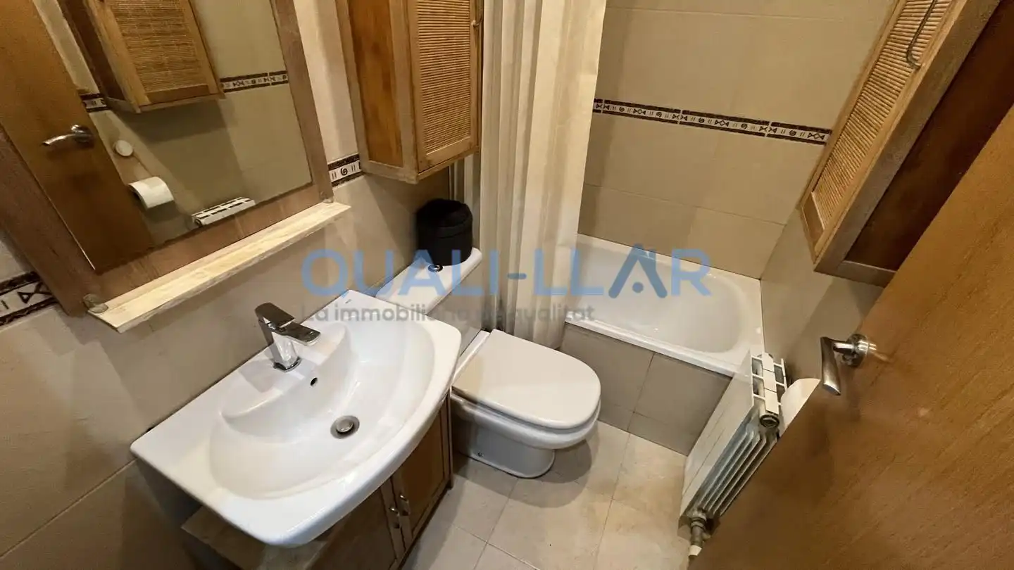 Bathroom of Duplexes for sale in Sant Feliu de Llobregat  with Air Conditioner, Heating and Parquet flooring