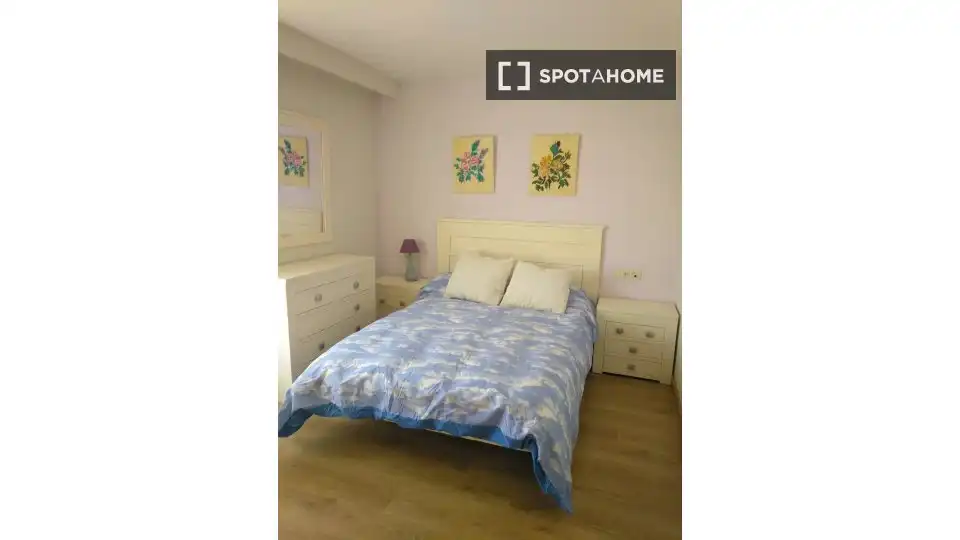 Habitación de Piso de alquiler en Valencia con Aire acondicionado, Calefacción y Amueblado