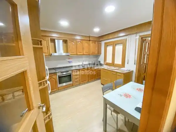 Cocina de Piso en venta en Vilagarcía de Arousa con Calefacción, Parquet y Terraza