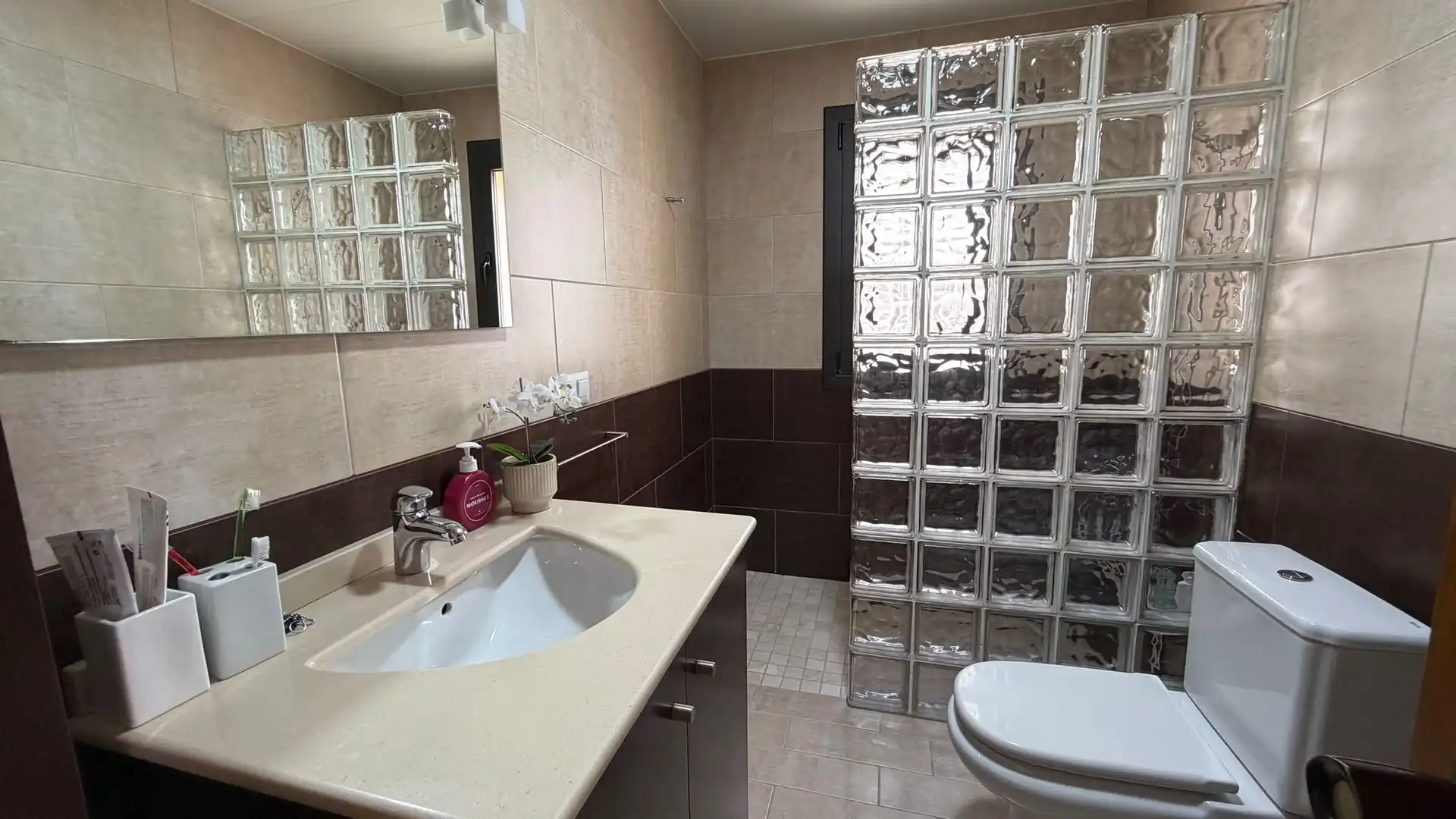 Baño de Piso en venta en Breda con Calefacción