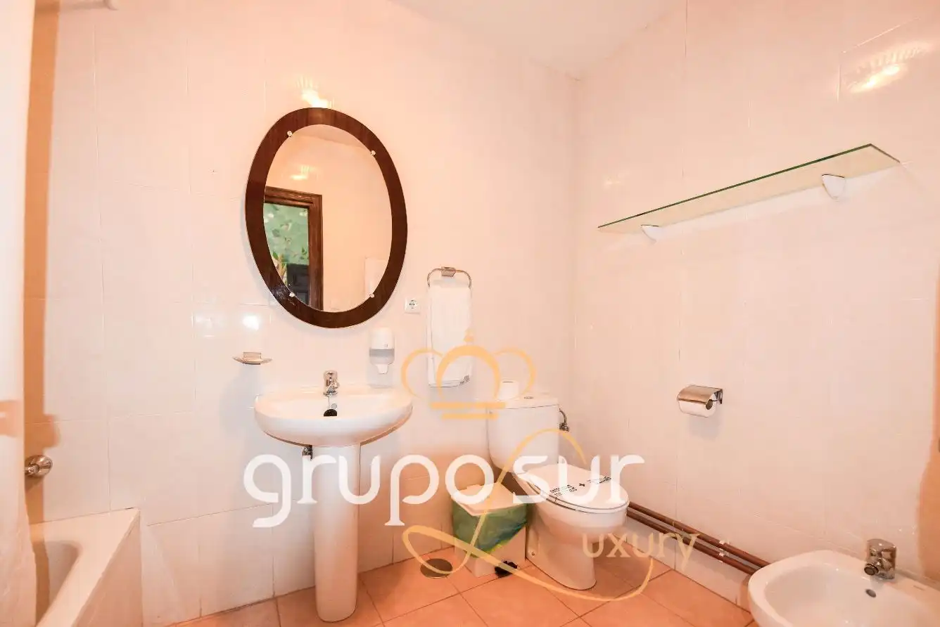 Bathroom of Country homes for sale in Olmedo  with Heating, Private garden and Parquet flooring