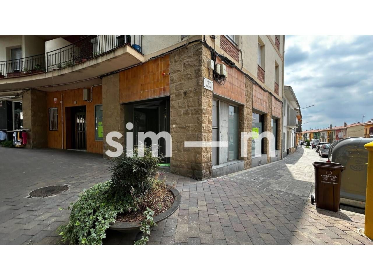 Premises to rent in Torelló  with Air Conditioner and Alarm