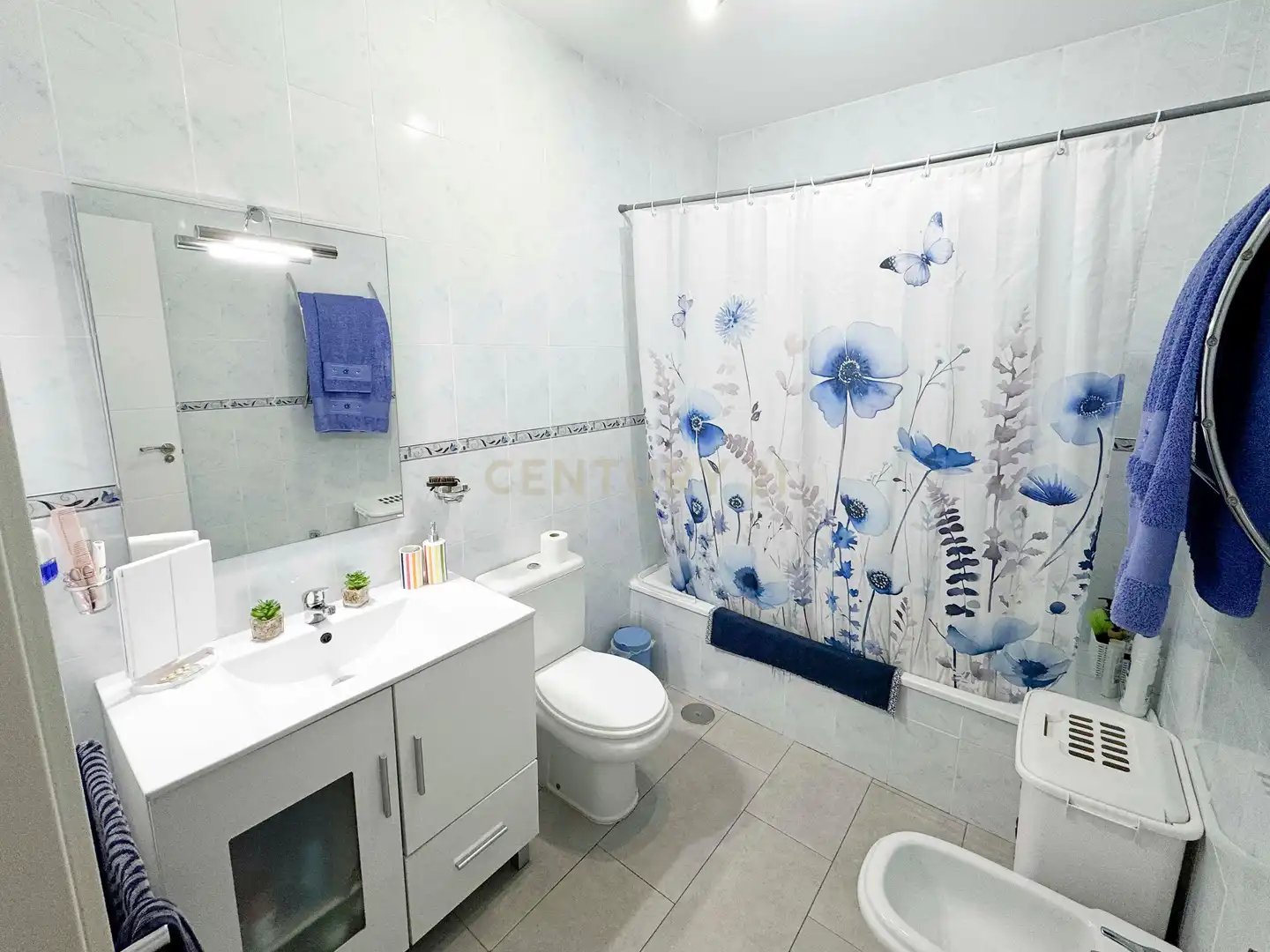 Badezimmer von Wohnung zum Verkauf in Campillos mit Klimaanlage, Privatgarten und Gemeinschaftspool