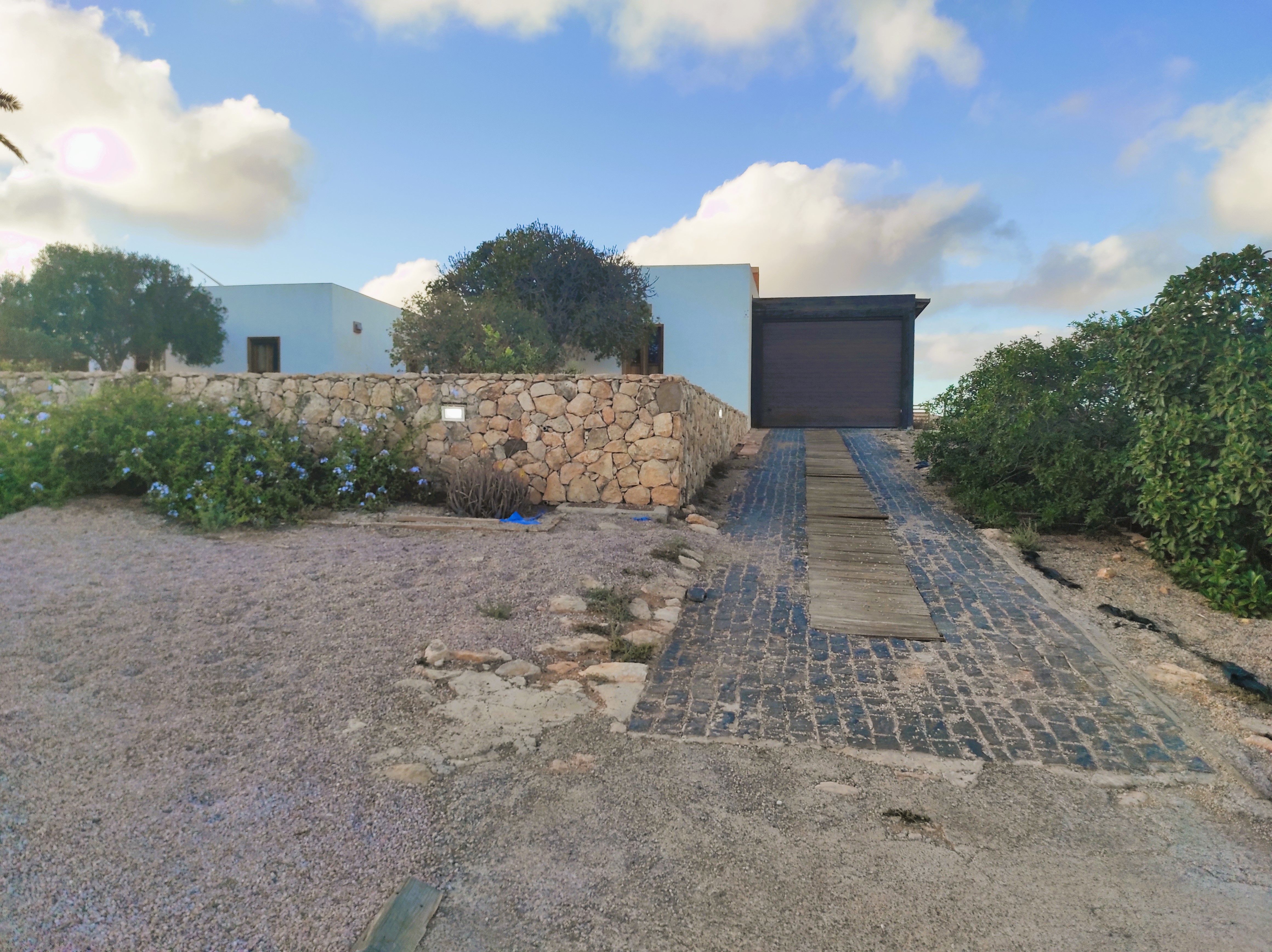 Vista exterior de Casa o xalet en venda en Puerto del Rosario amb Jardí privat, Terrassa i Piscina