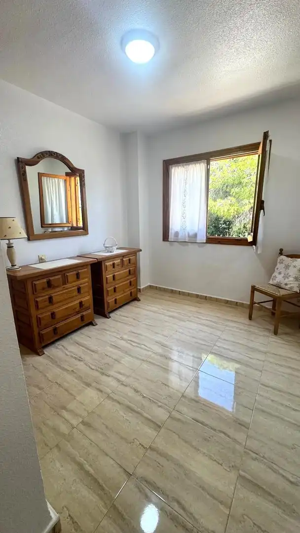 Dormitori de Casa adosada en venda en Orihuela amb Jardí privat, Terrassa i Traster