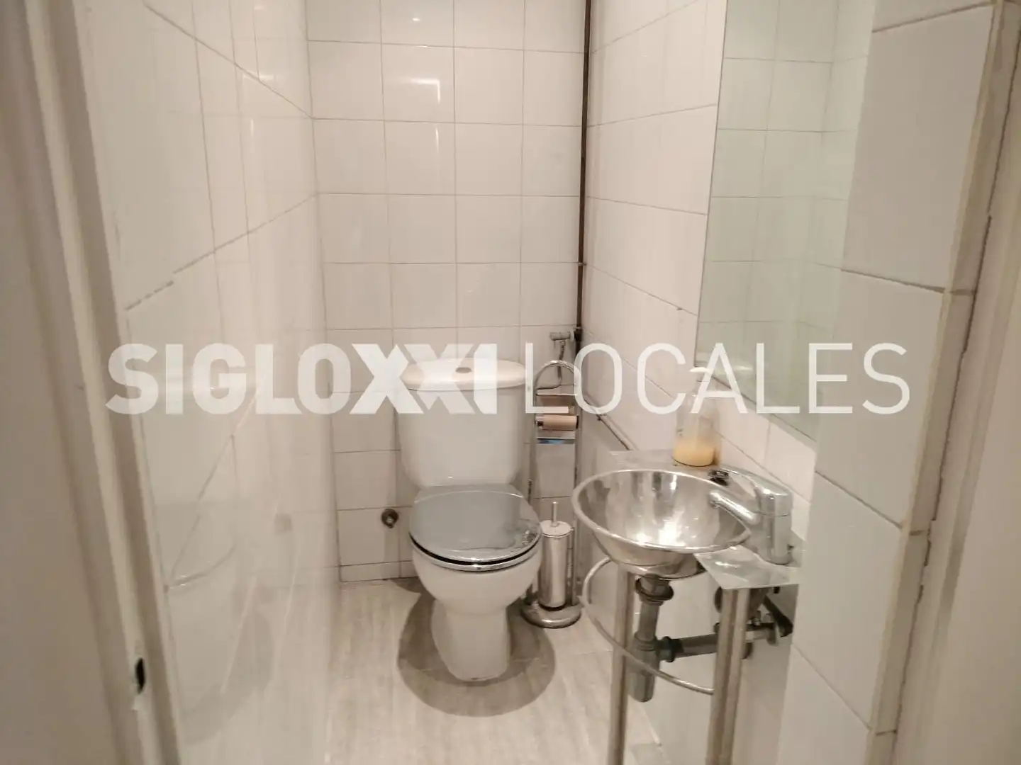 Bany de Local de lloguer en Eixample