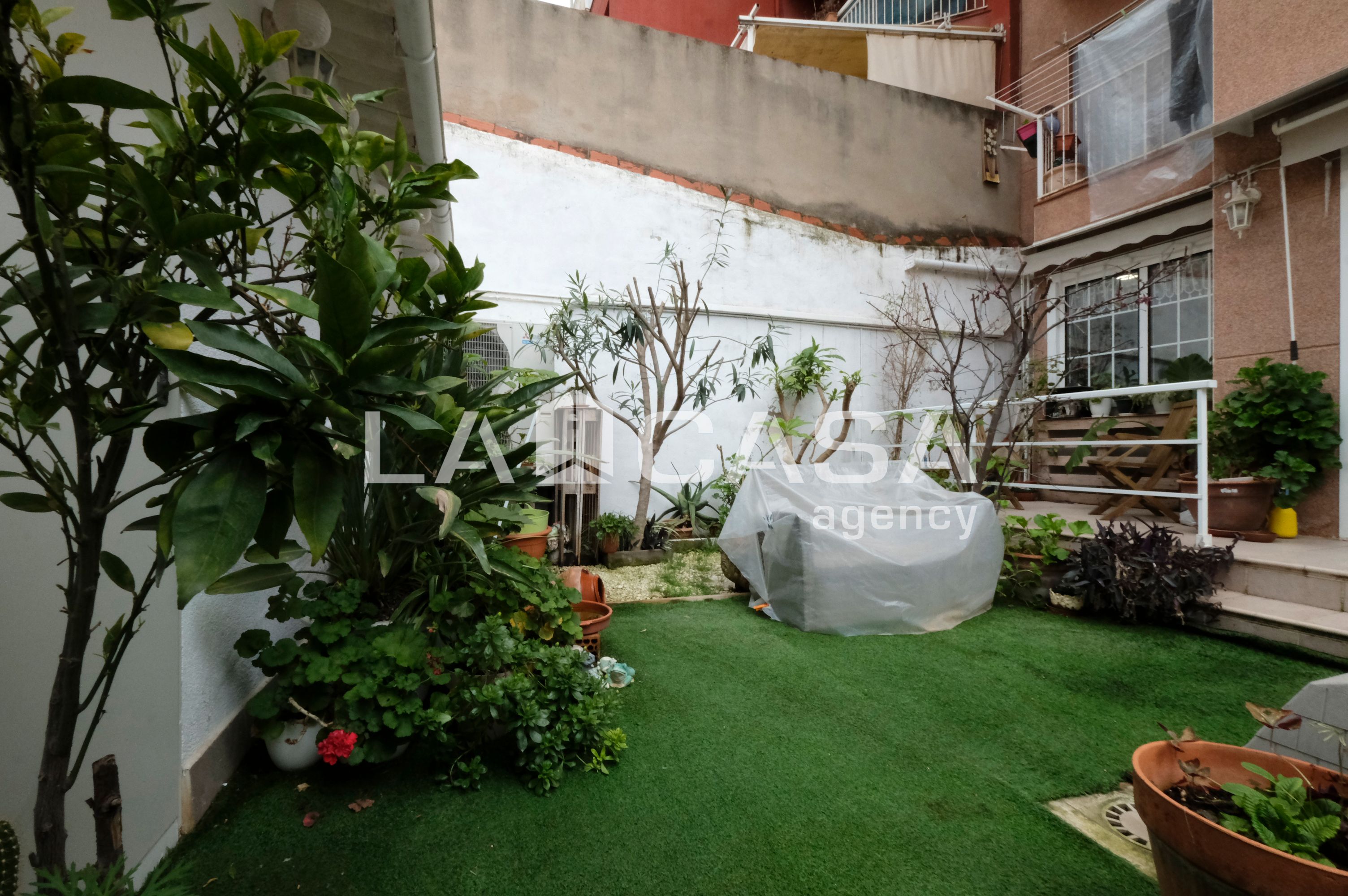 Garden of Planta baja for sale in  Barcelona Capital  with Heating, Terrace and Storage room