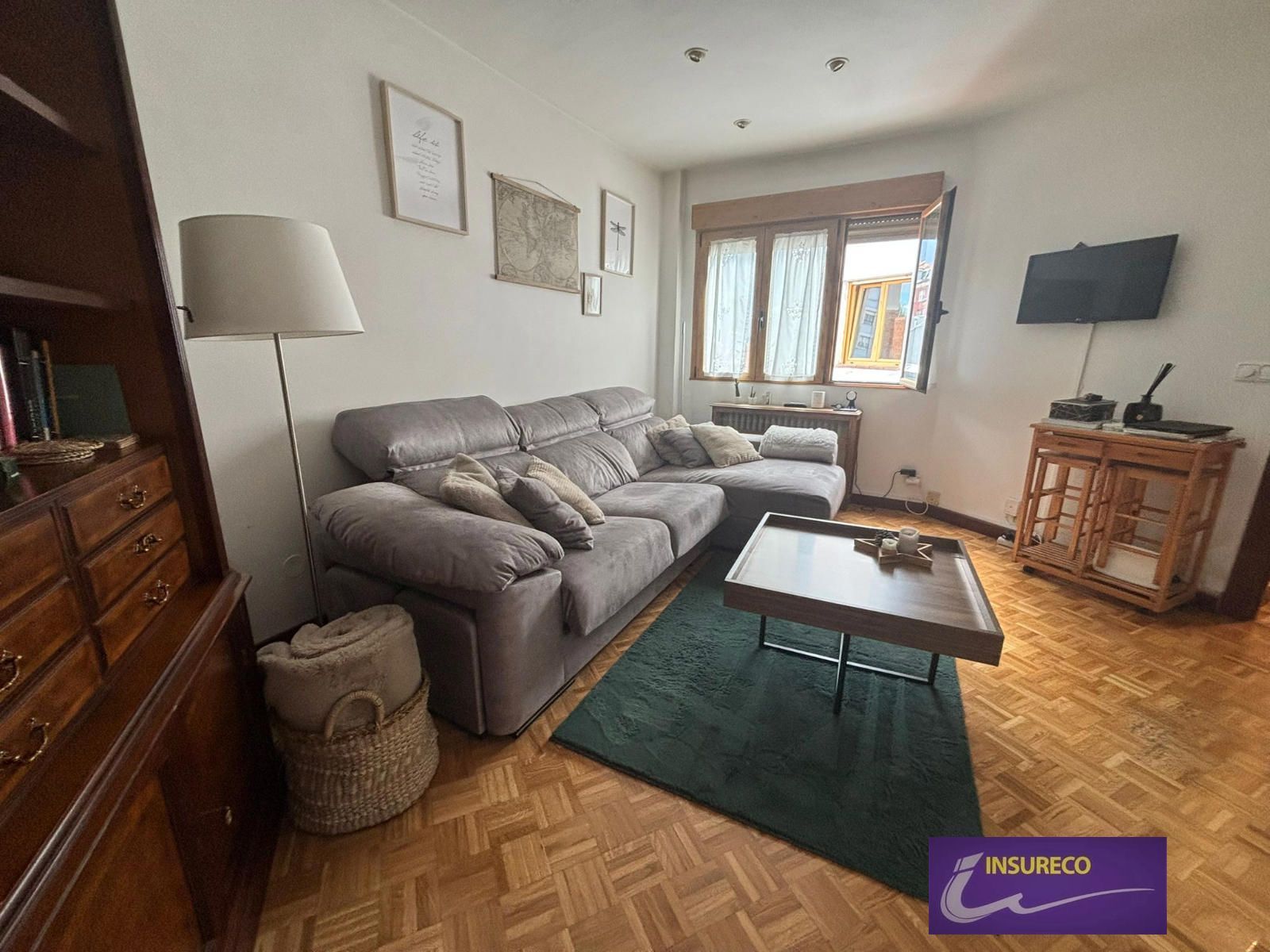 Sala d'estar de Pis en venda en León Capital  amb Calefacció