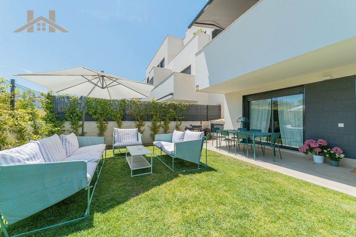 Terrassa de Planta baixa en venda en Boadilla del Monte amb Aire condicionat, Jardí privat i Traster