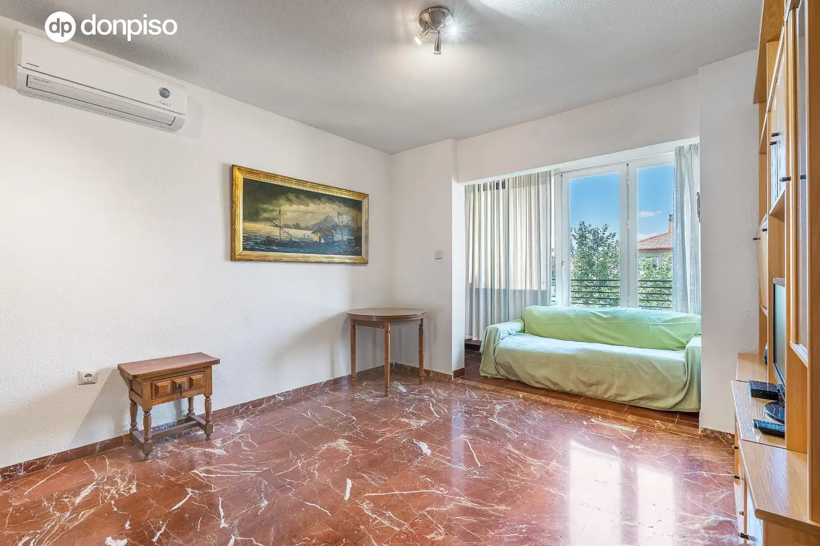 Sala d'estar de Pis en venda en Granada amb Aire condicionat i Calefacció