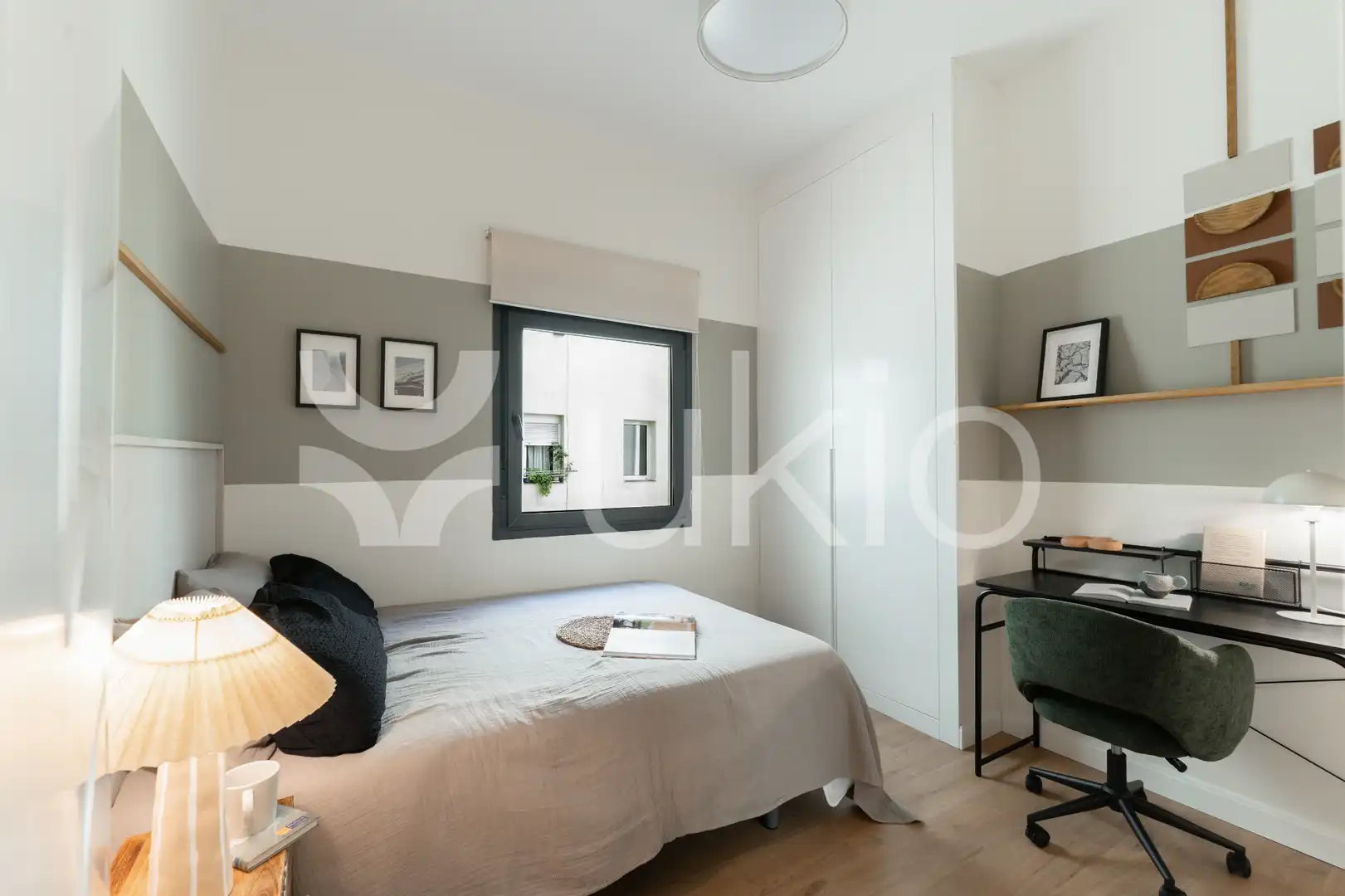 Dormitori de Apartament de lloguer en Madrid amb Aire condicionat, Calefacció i Moblat