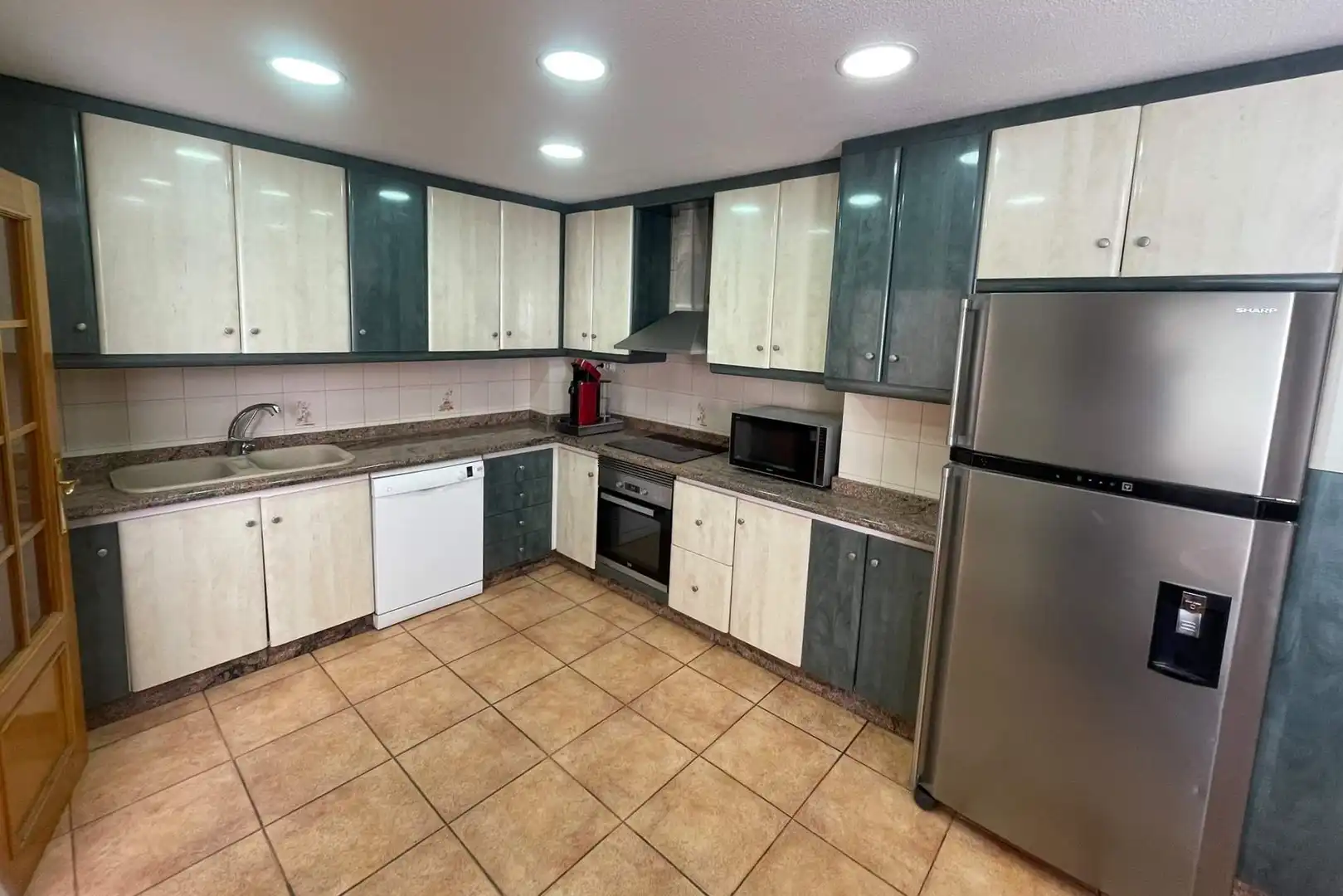 Kitchen of Flat for share in Elche / Elx  with Air Conditioner, Furnished and Balcony