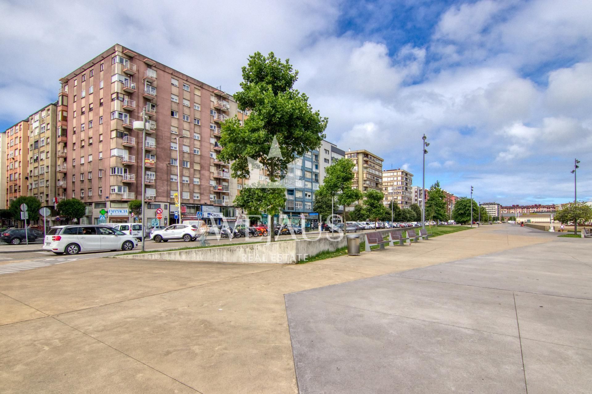 Vista exterior de Pis en venda en Santander