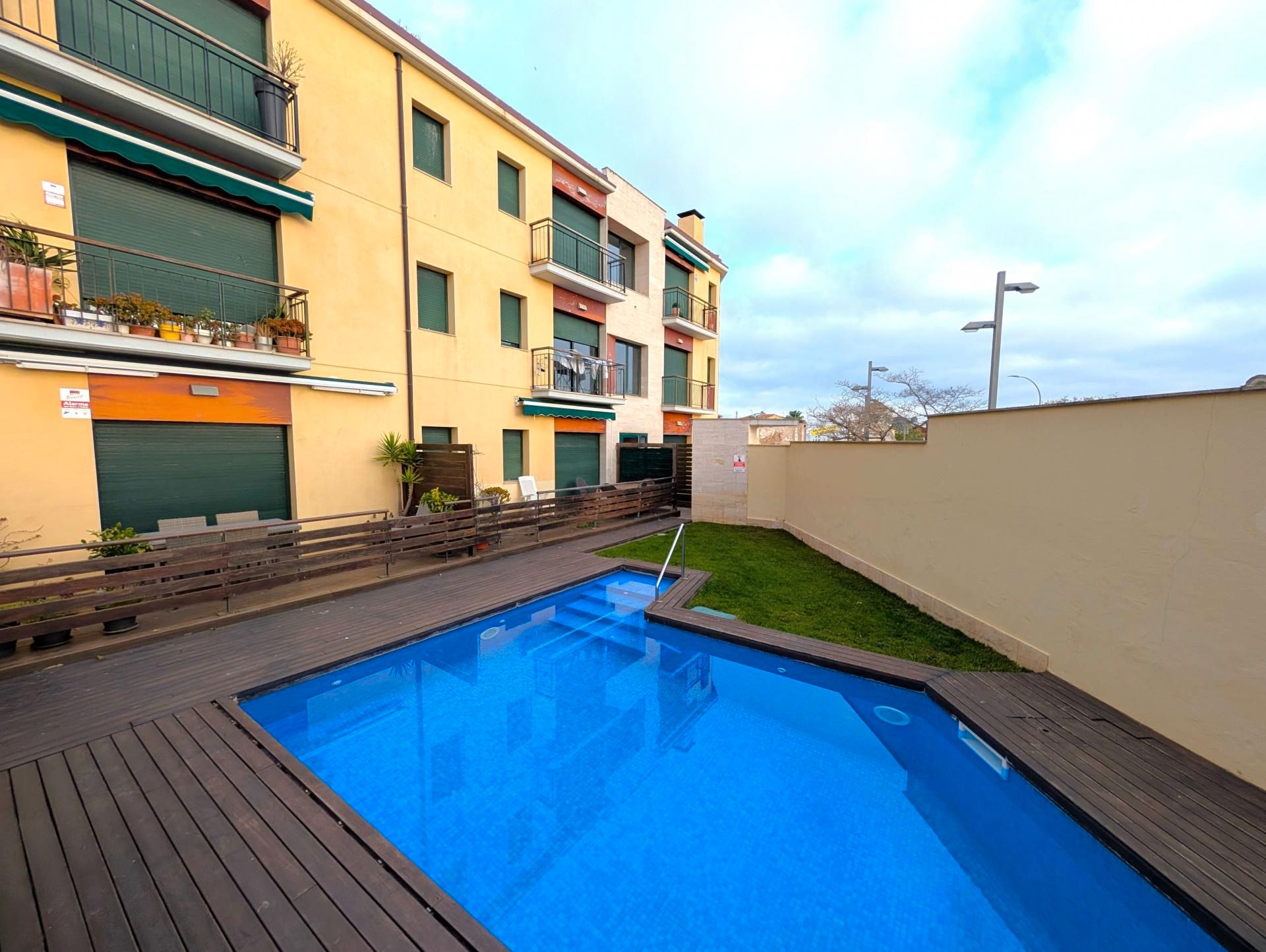 Piscina de Apartament en venda en Palamós amb Aire condicionat, Calefacció i Forn