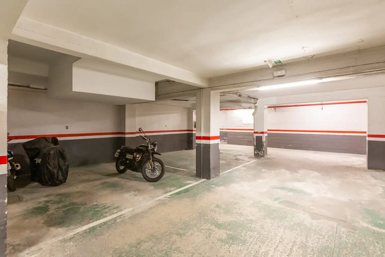 Parking de Piso en venta en  Pamplona / Iruña con Calefacción, Parquet y Terraza