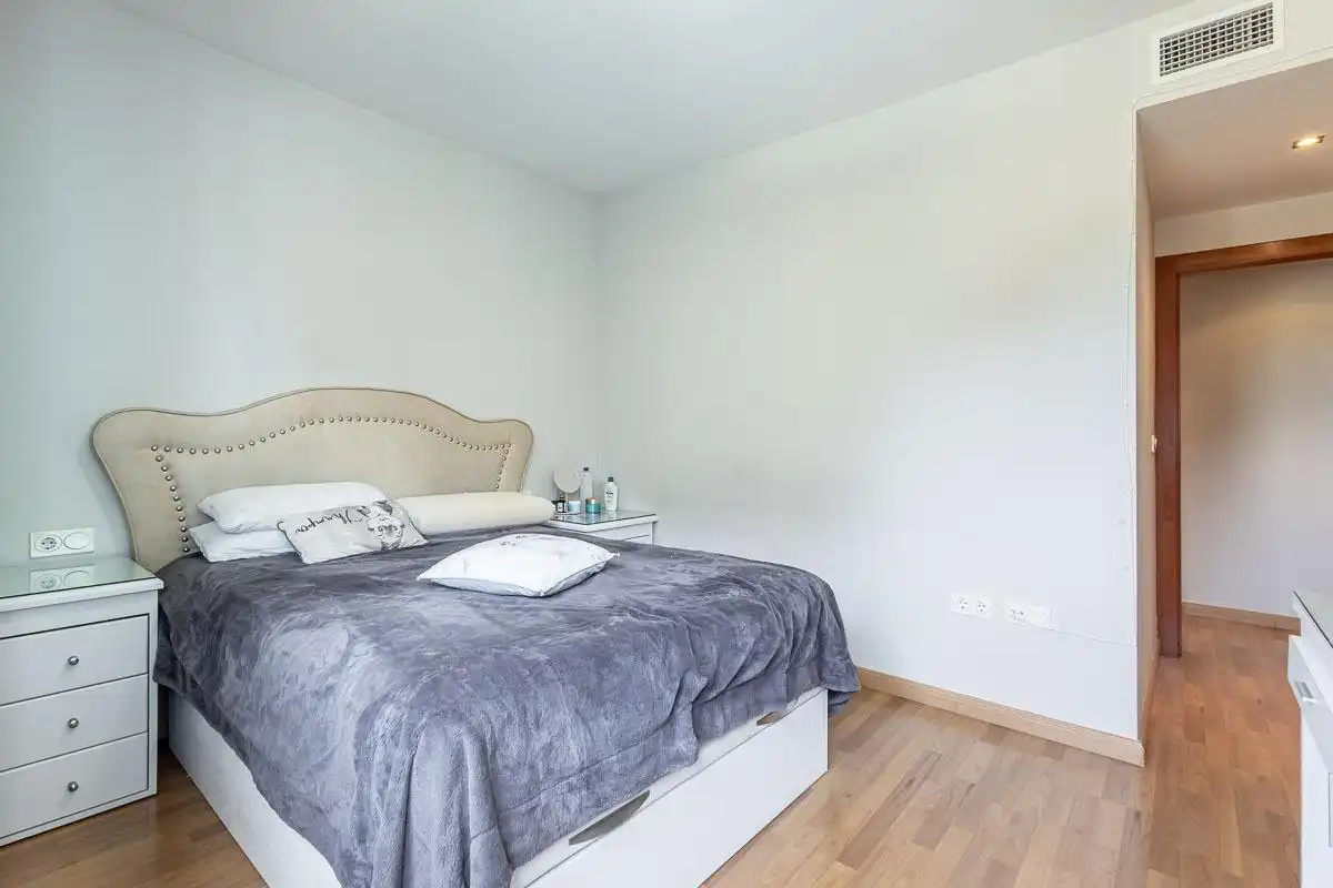 Bedroom of Flat for sale in Granada  with Air Conditioner, Heating and Private garden