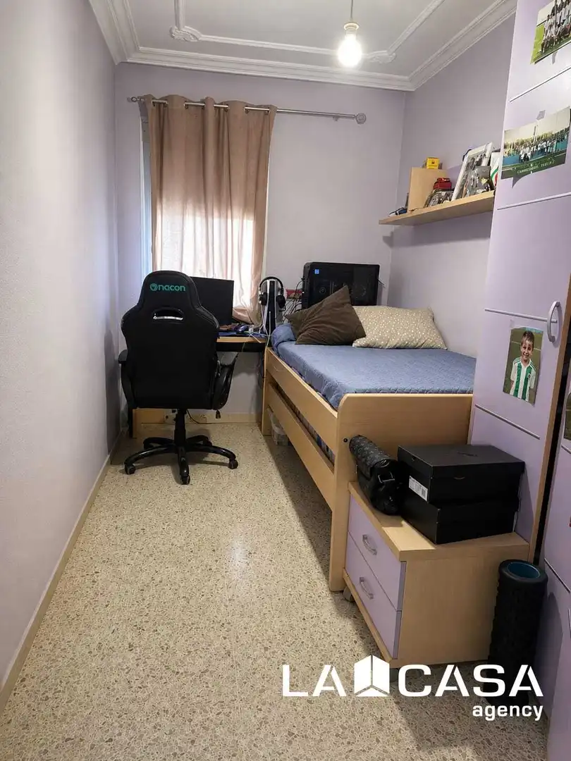 Habitación de Piso en venta en Dos Hermanas con Trastero