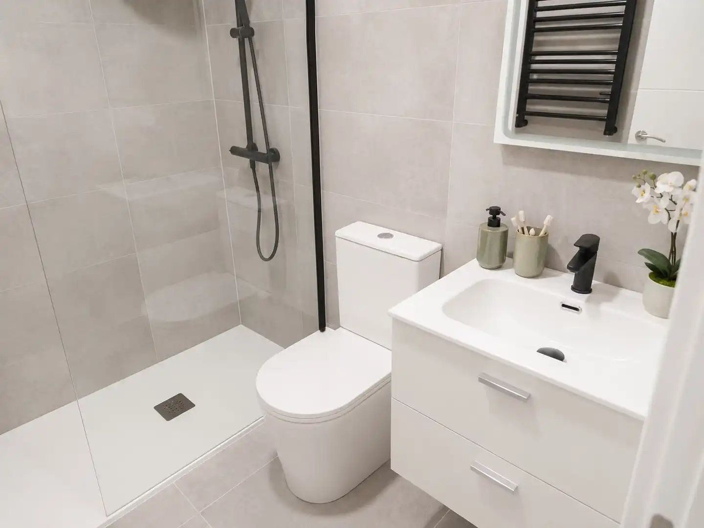 Bathroom of Ground floor for sale in Madrid