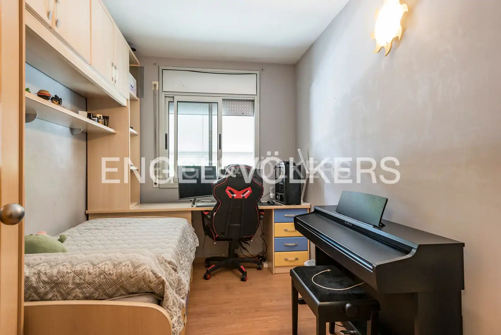 Habitación de Apartamento en venta en Sant Boi de Llobregat con Aire acondicionado, Calefacción y Parquet