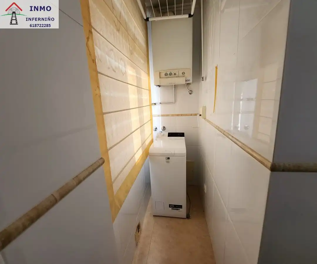 Bathroom of Flat for rent in Ferrol  with Parquet flooring, Storage room and Furnished