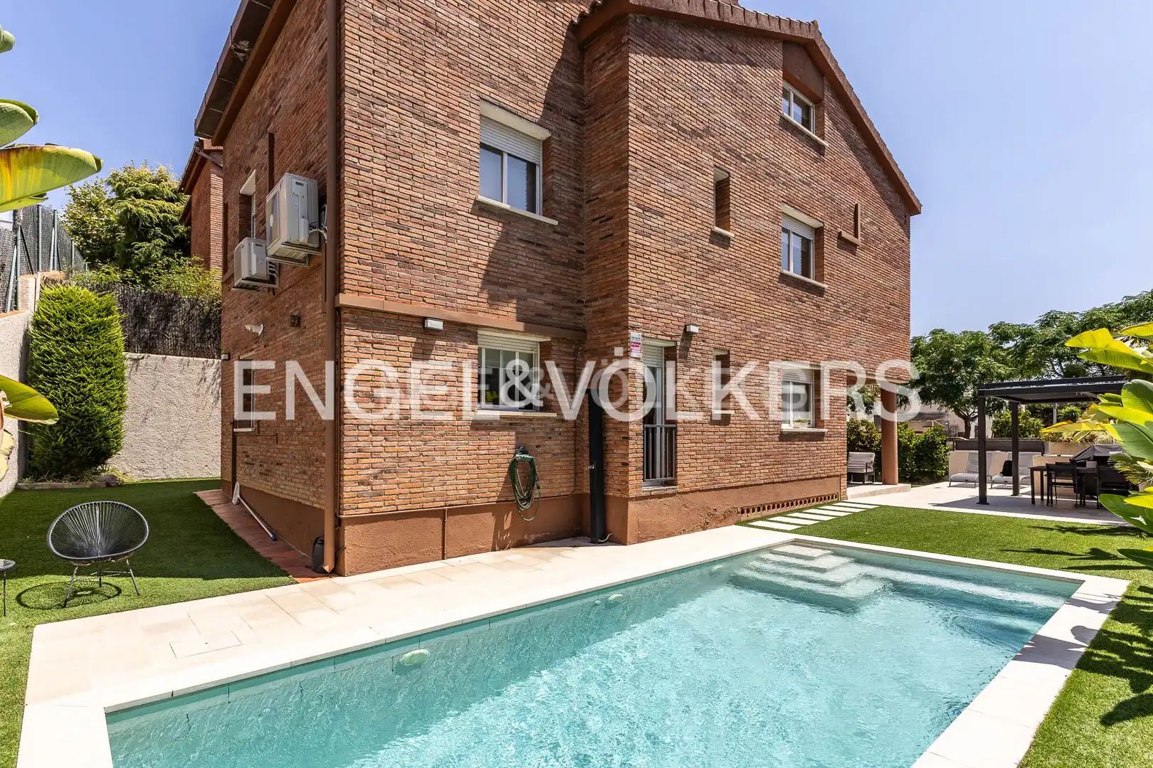 Piscina de Casa o chalet en venta en El Masnou con Aire acondicionado, Calefacción y Jardín privado