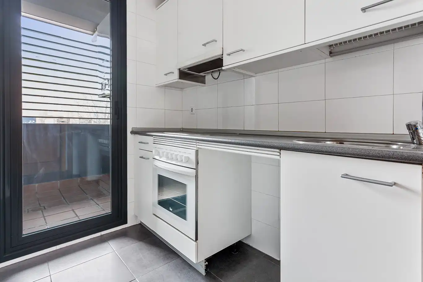 Kitchen of Flat for sale in Madrid  with Air Conditioner, Terrace and Storage room