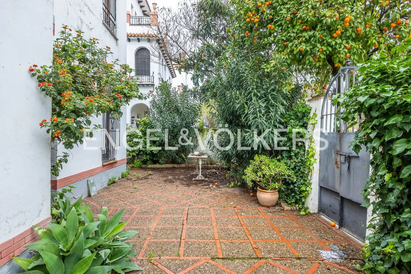 Exterior view of Houses for sale in Sevilla  with Heating, Private garden and Terrace