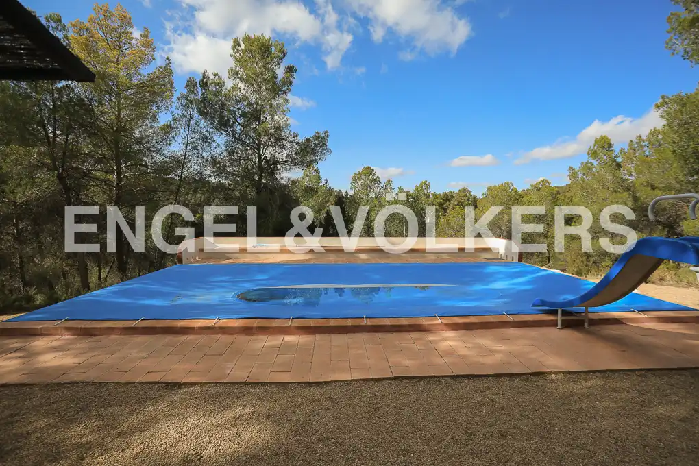 Piscina de Finca rústica en venda en Ayora amb Calefacció, Jardí privat i Terrassa