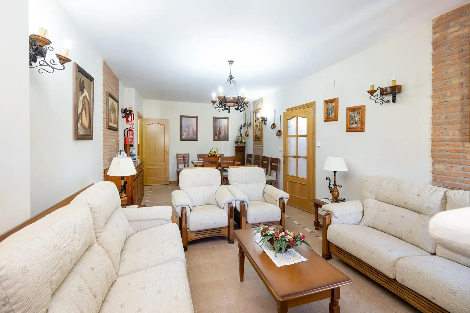 Sala d'estar de Edifici en venda en Moclín