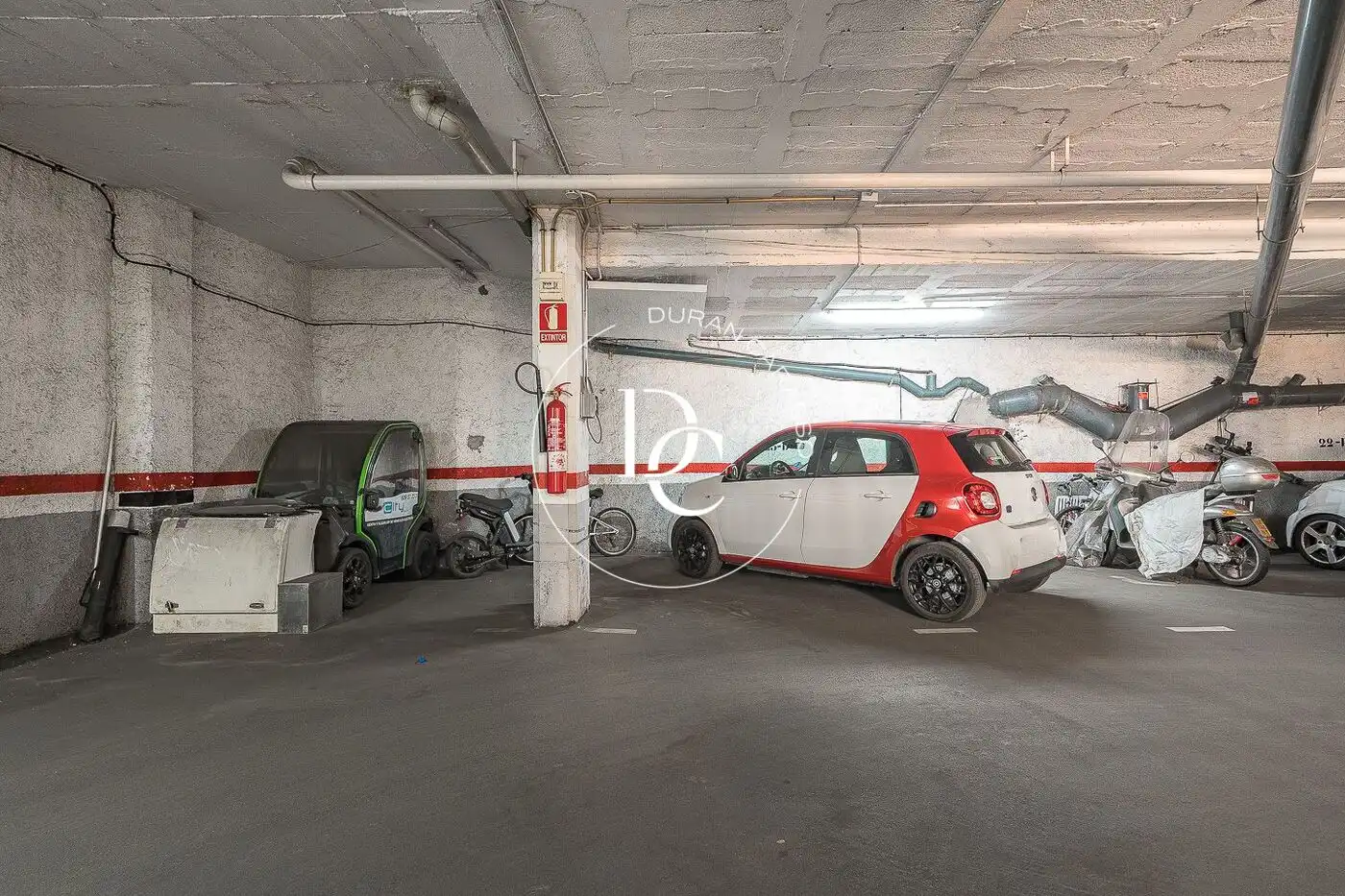 Parking de Piso en venta en Barcelona con Calefacción y Balcón