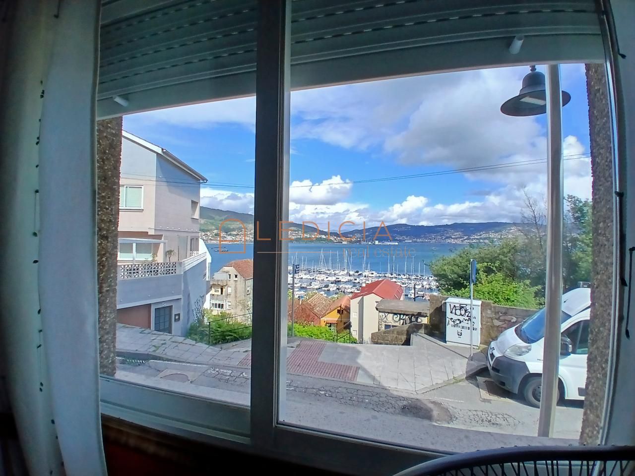 Vista exterior de Pis en venda en Moaña amb Calefacció, Parquet i Traster