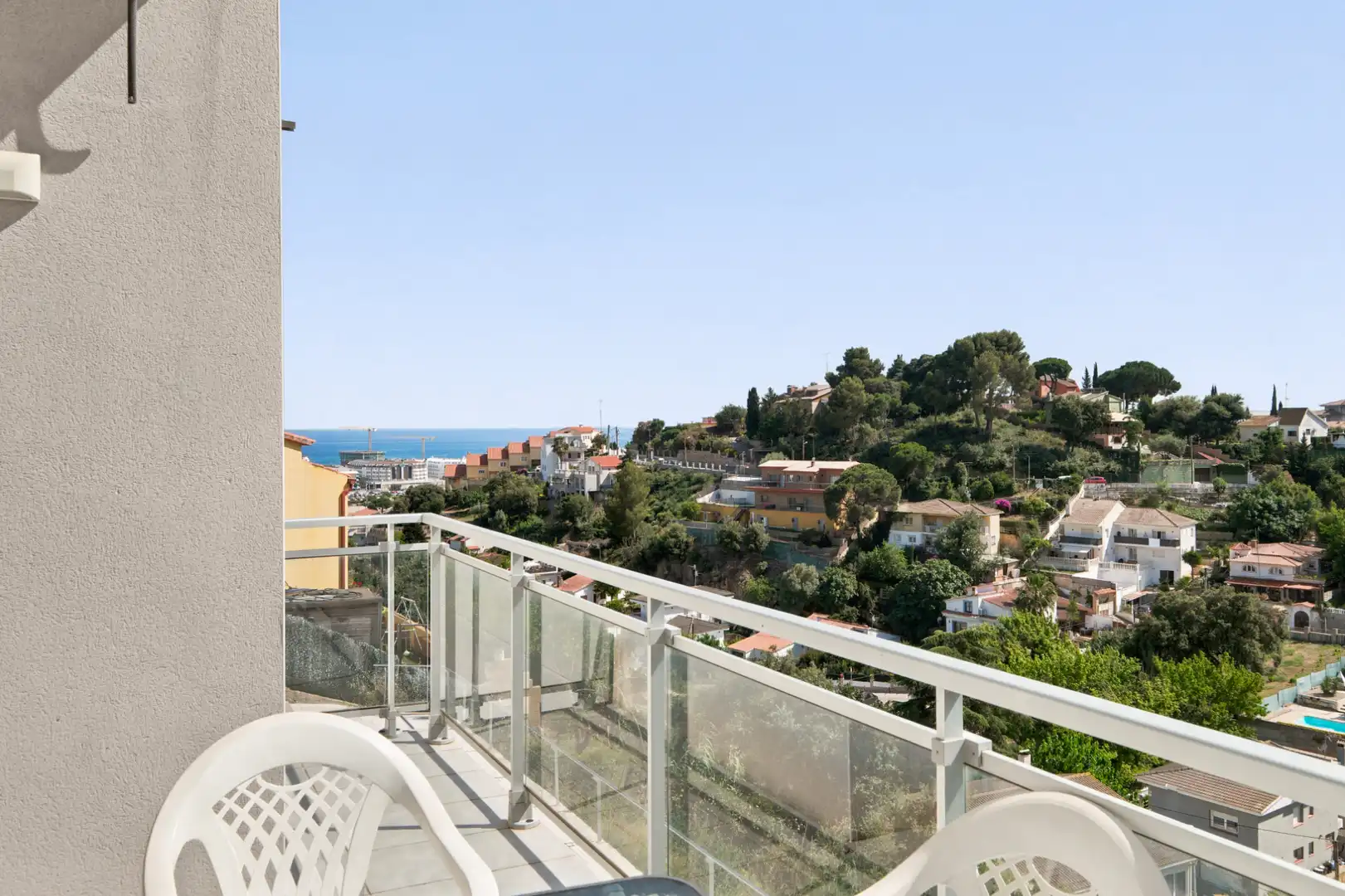 Terrasse von Einfamilien-Reihenhaus zum Verkauf in Santa Susanna mit Klimaanlage, Privatgarten und Terrasse