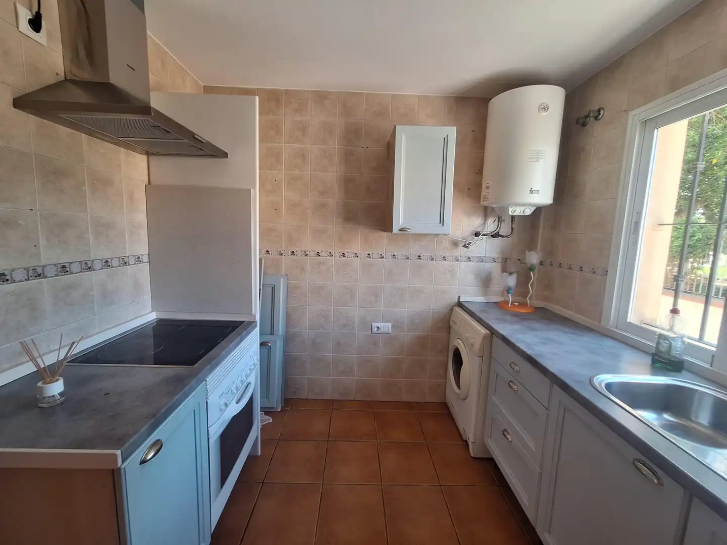Cuina de Casa adosada en venda en San Roque amb Terrassa, Forn i Rentadora
