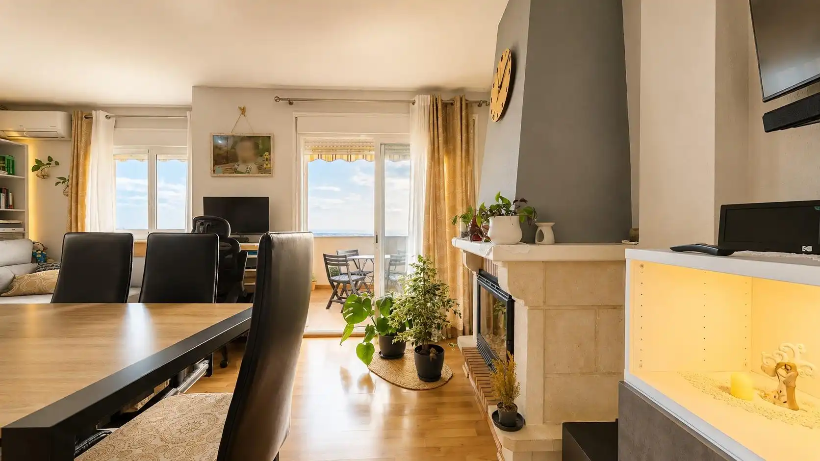 Sala d'estar de Dúplex en venda en Roquetas de Mar amb Terrassa i Piscina comunitària